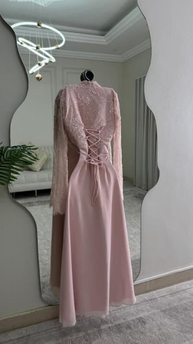 فستان فينيريا الشيفون بتطريز الخرز الملكي