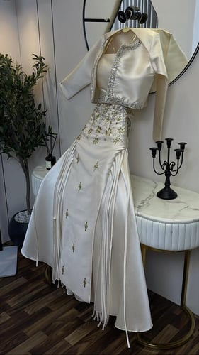 فستان سمو اللؤلؤ – أناقة ملكية فاخرة