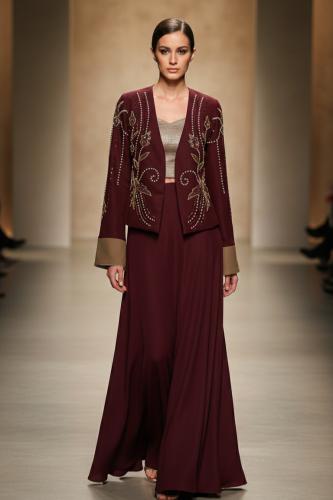 فالنتينا رويال – طقم سهرة بورغندي مطرّز