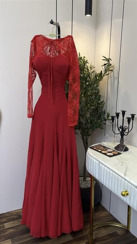 فستان الجوري الأحمر – فستان سهرة دانتيل فاخر