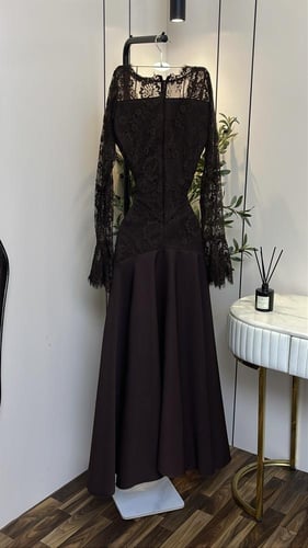 فستان سُلافة الدانتيل – فخامة كلاسيكية بإطلالة ساح...