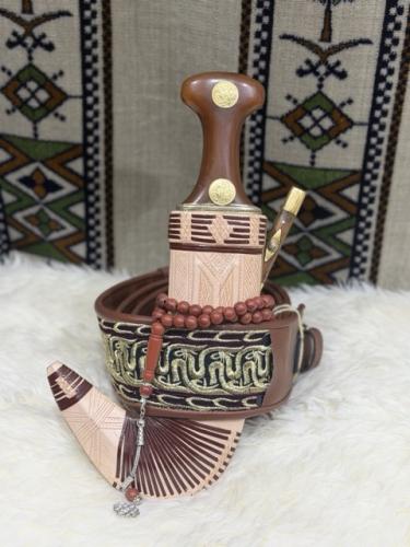 Najranian bag and giraffe-like wire