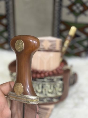 Najranian purse and wire similar to the giraffe