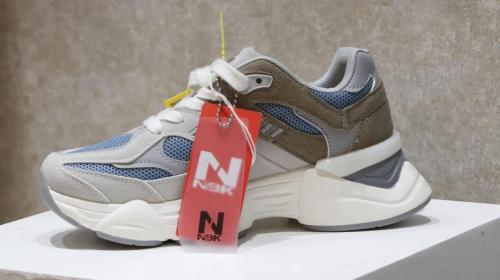 Women's shoes