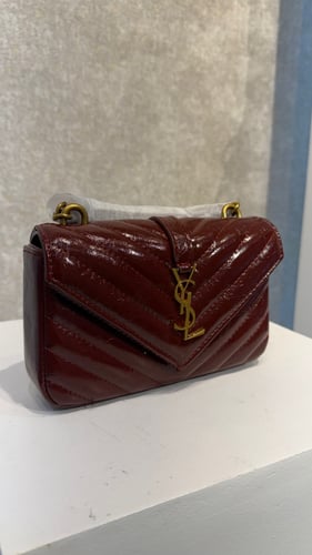 A luxurious amethyst bag Saint Laurent