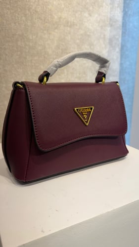 A bag in deep orange color, Qais