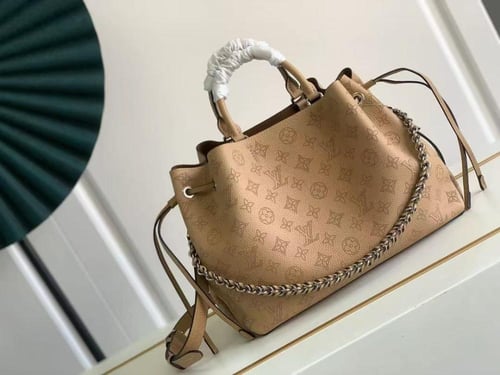 شنطة بيلا توت من لويس فيتون