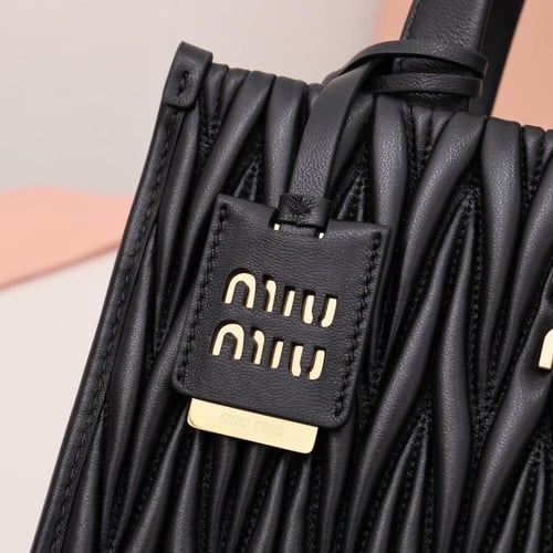 ميو ميو Matelasse مقاس 24cm