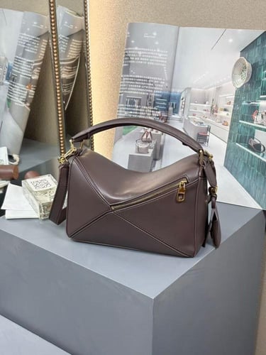 لويس فيتون شنطة نسائية بتصميم عصري