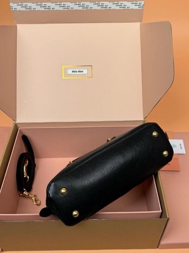 ميو ميو Aventure Nappa مقاس 28cm