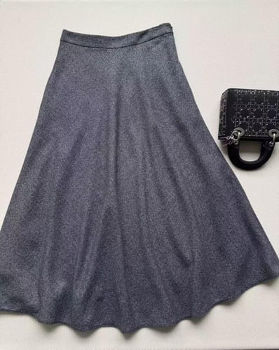 طقم جاكيت وتنورة نسائي