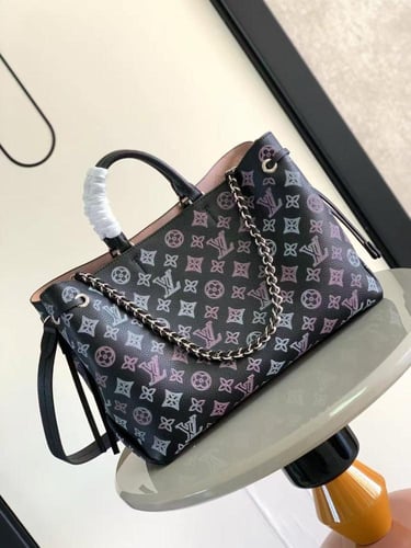 شنطة بيلا توت من لويس فيتون