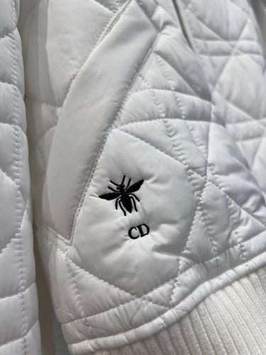 جاكيت بتصميم عصري