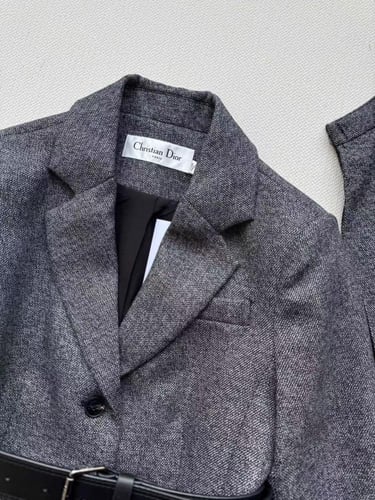 طقم جاكيت وتنورة نسائي