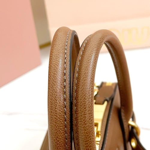 ميو ميو Aventure Nappa مقاس 21cm