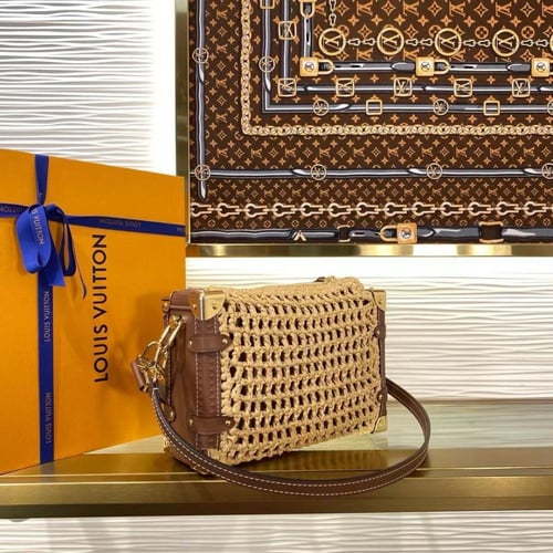 شنطة نسائية سايد ترنك MM لويس فيتون