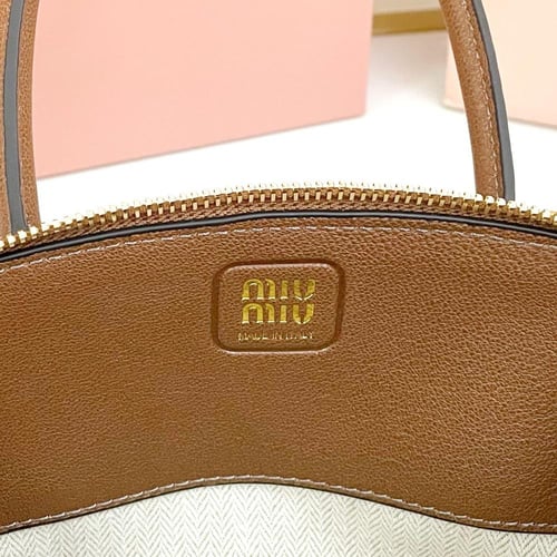 ميو ميو Aventure Nappa مقاس 21cm