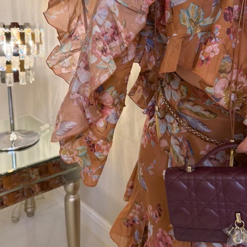 فستان نسائي بتصميم عصري