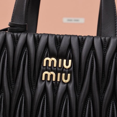 ميو ميو Matelasse مقاس 24cm