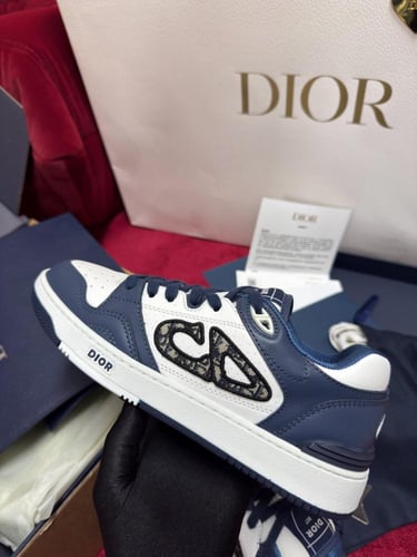 B57 Dribble Low-Top Sneaker