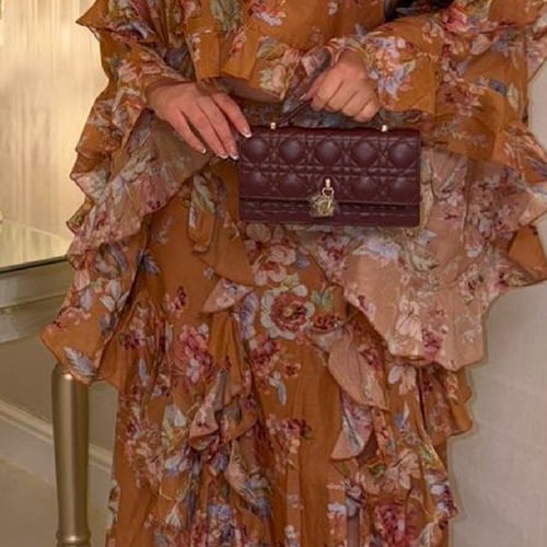 فستان نسائي بتصميم عصري