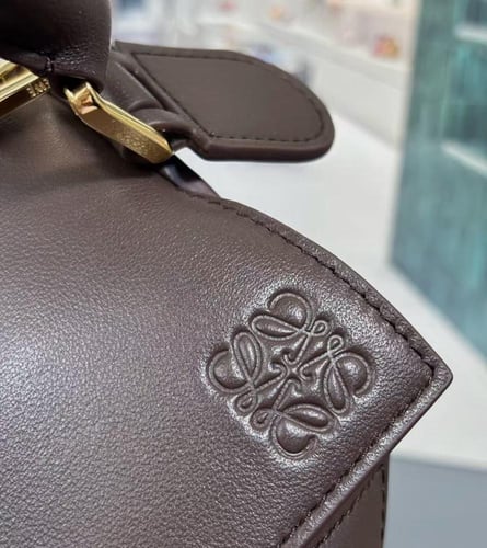 لويس فيتون شنطة نسائية بتصميم عصري