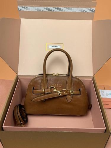 ميو ميو Aventure Nappa مقاس 28cm