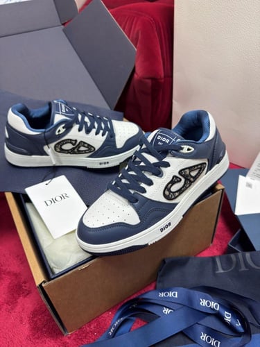 B57 Dribble Low-Top Sneaker