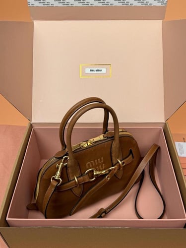 ميو ميو Aventure Nappa مقاس 28cm