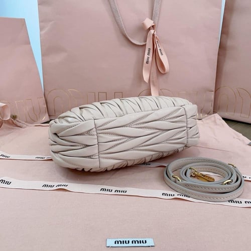 ميو ميو Matelasse مقاس 23cm