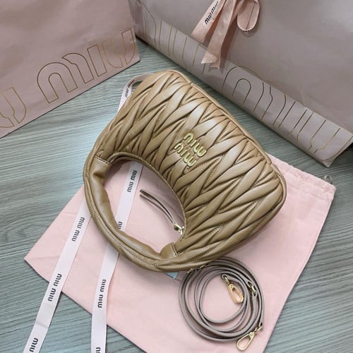 ميو ميو Matelasse مقاس 23cm