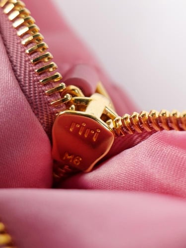 ميو ميو Wander Matelassé مقاس 20cm