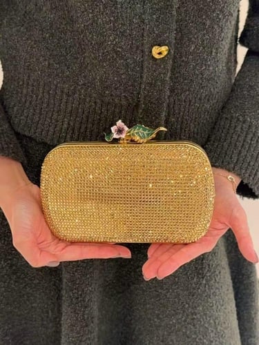 شنطة Knot Clutch بلون ذهبي من بوتيغا فينيتا