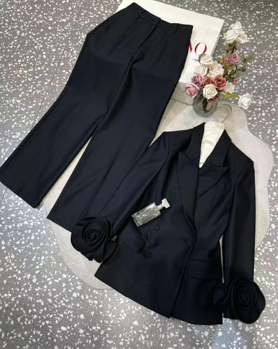 بدلة نسائية انيقة - متوفر بلونين