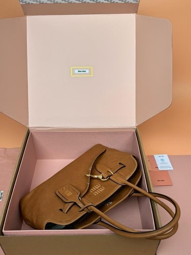 ميو ميو Adventure Nappa مقاس 39cm