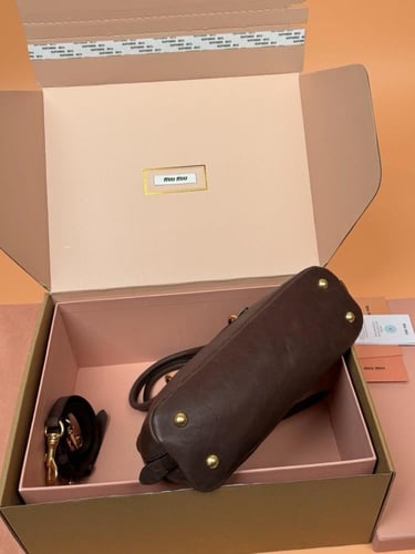 ميو ميو Aventure Nappa مقاس 28cm