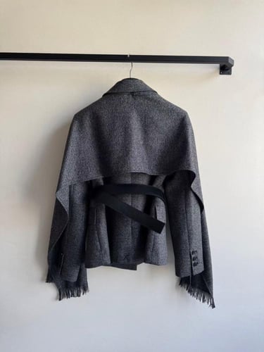 طقم جاكيت وتنورة نسائي