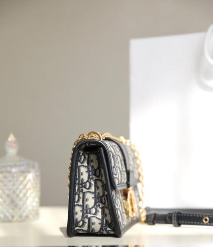 30 MONTAIGNE EAST-WEST BAG WITH CHAIN