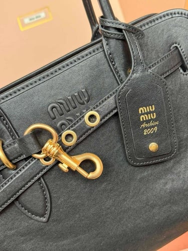 ميو ميو Adventure Nappa مقاس 39cm