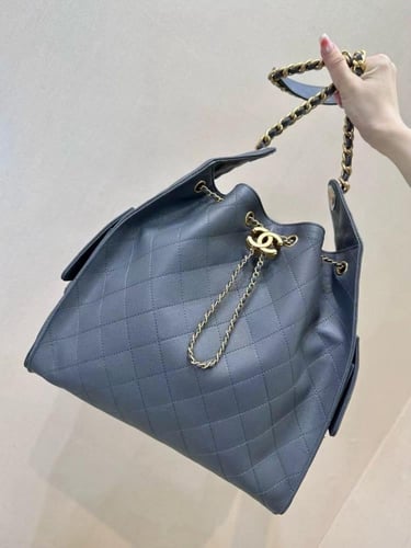 شنطة شانيل كافيار مبطنة مقاس 40