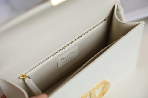 30 Montaigne Bag Latte Box Calfskin 24cm