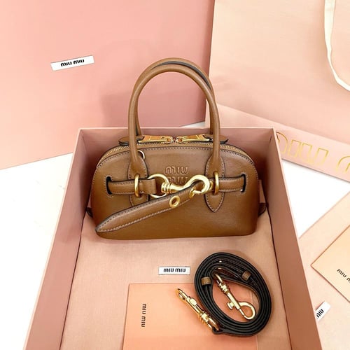 ميو ميو Aventure Nappa مقاس 21cm