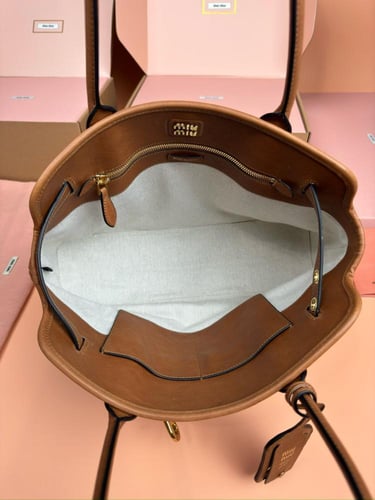 ميو ميو Adventure Nappa مقاس 40cm