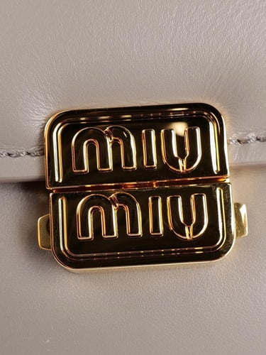 ميو ميو Matelasse مقاس 28cm