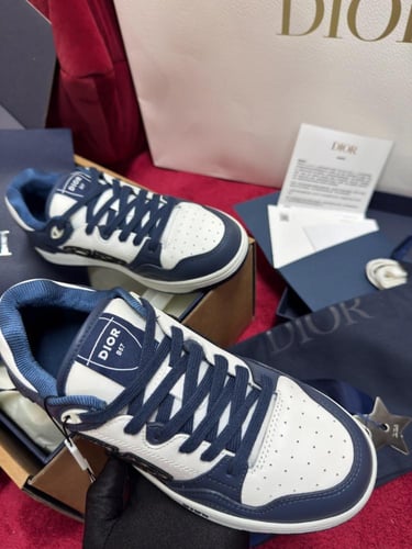 B57 Dribble Low-Top Sneaker