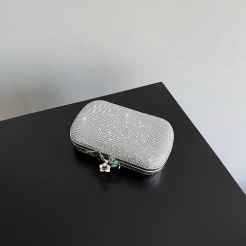 شنطة Knot Clutch الفضية من بوتيغا فينيتا