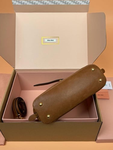 ميو ميو Aventure Nappa مقاس 28cm