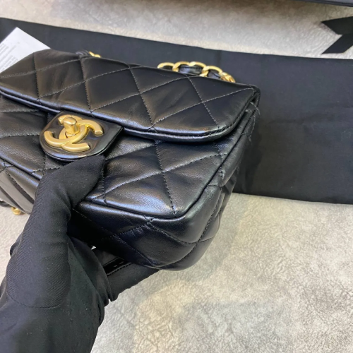 شنطة شانيل ميني فلاب كوين - مقاس 19