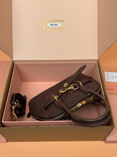 ميو ميو Aventure Nappa مقاس 28cm