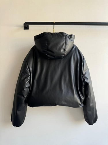 جاكيت مبطن من جلد النابا باللون الأسود من ميو ميو